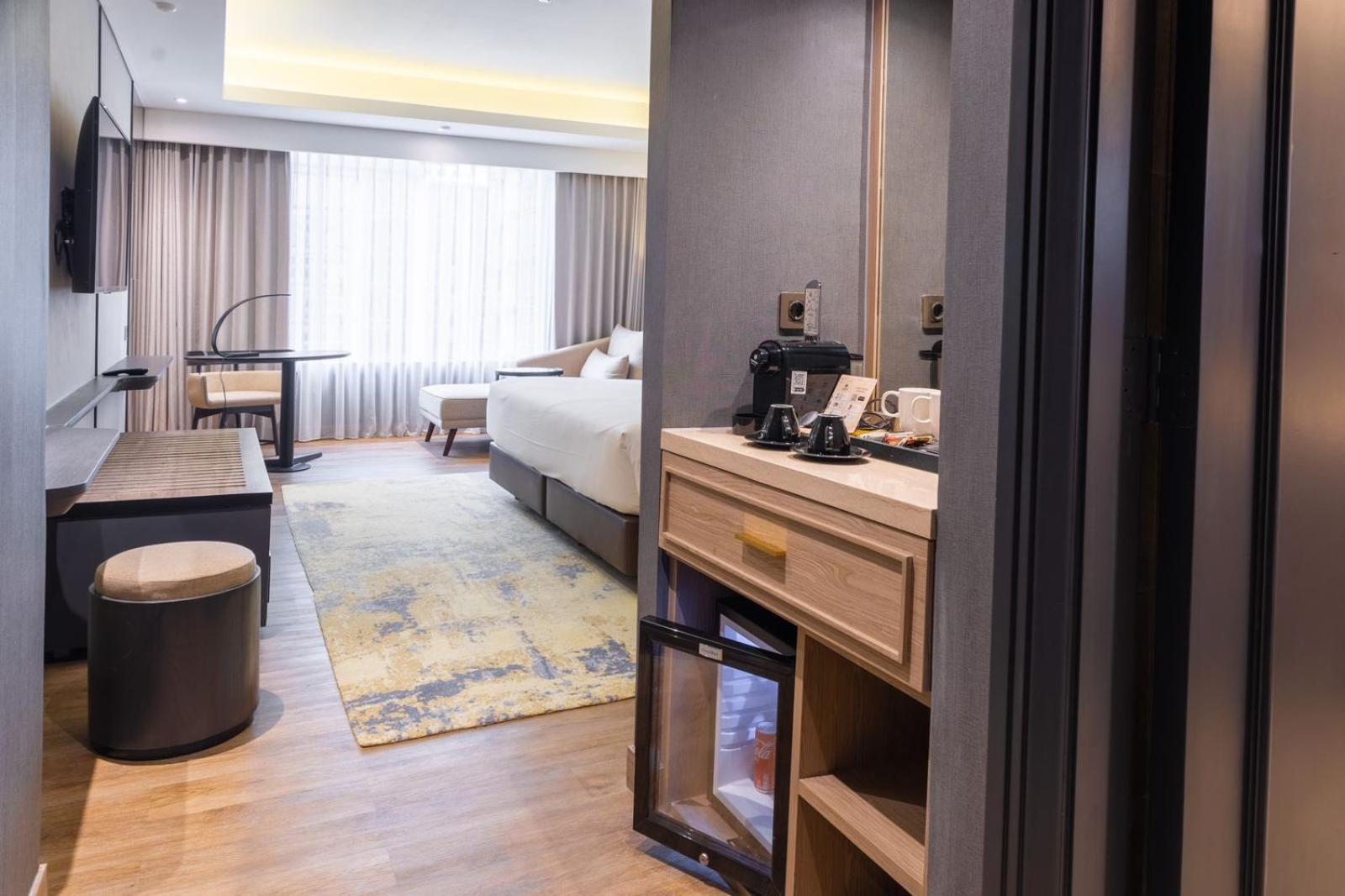 Mangkuluhur Artotel Hotel 5*